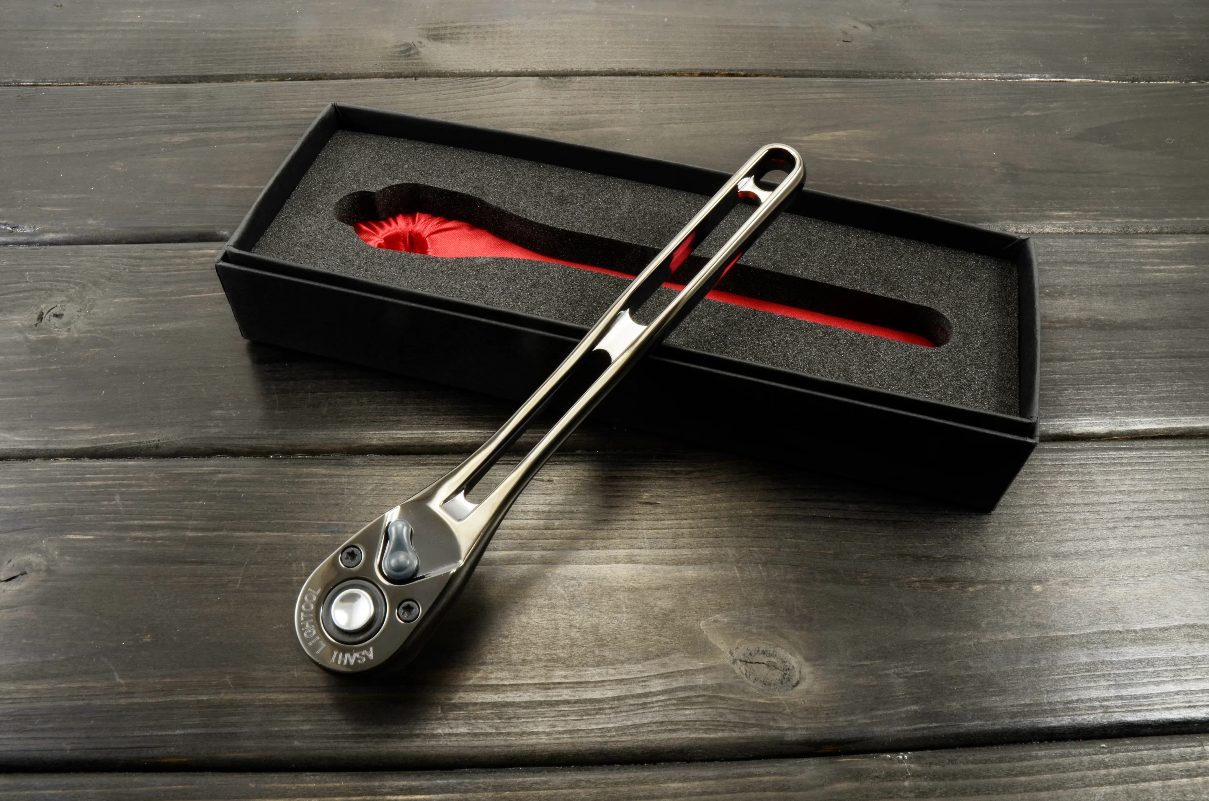 Asahi Tools LIGHTOOL 3/8"SQ. Ratchet Handle Ion Plating metal black Limited Edition - Image 3